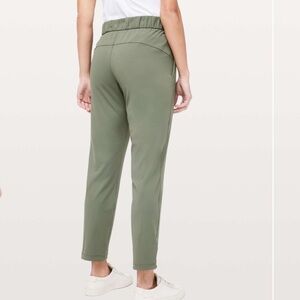 Lululemon - On The Fly Pant *27" - Grey Sage - Size 6 - Good Condition!!